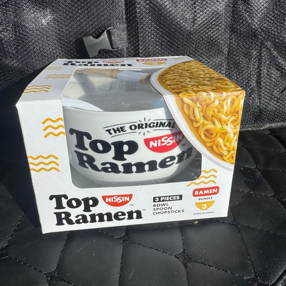 ISSI Ramen Bowl Set with Black and Red Accents - Picture 6 of 9